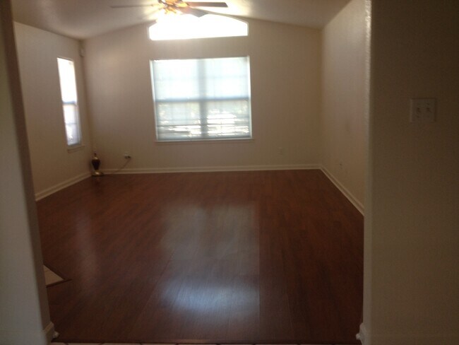 Foto del edificio - Nice Home for rent in great neighborhood