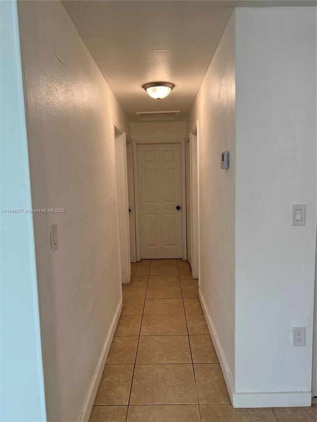 Foto del edificio - 1360 NW 9th St