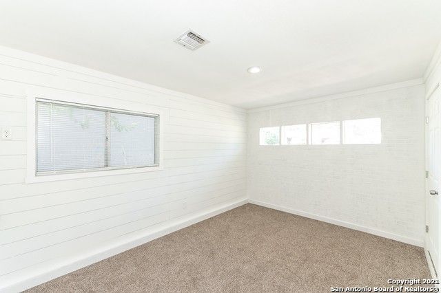 Building Photo - 812 Hickory Hill Dr