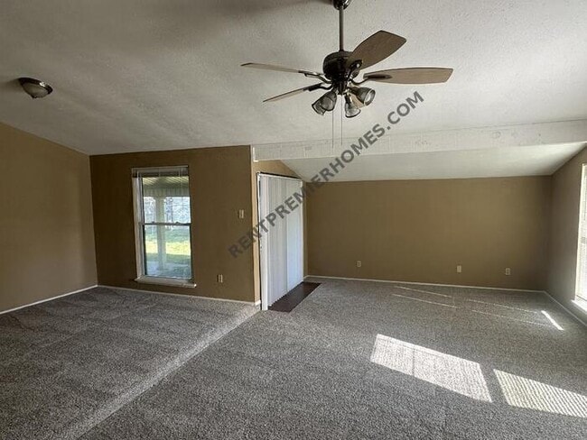 Photo - 4513 Freeport Dr House