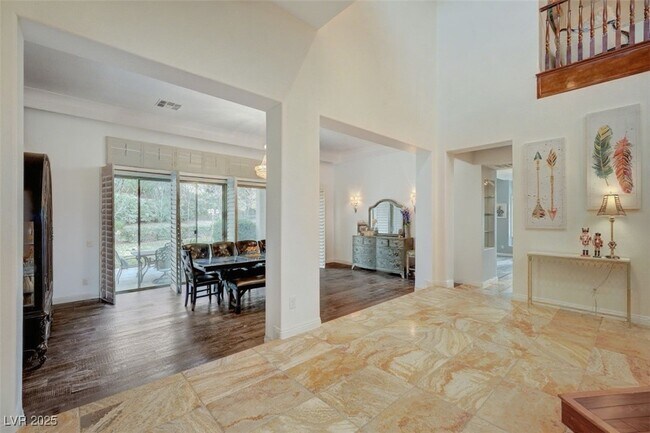 Building Photo - 6 Holly Tree Ct