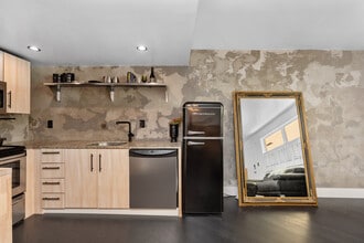 Building Photo - 651 NE 60th St