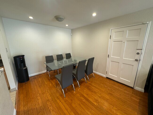 Foto del edificio - 424 Oak St