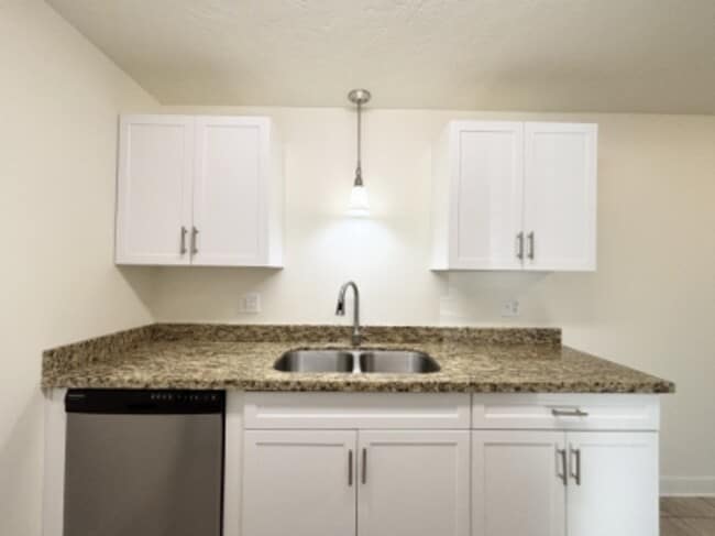 Building Photo - 4770 S Bonair St