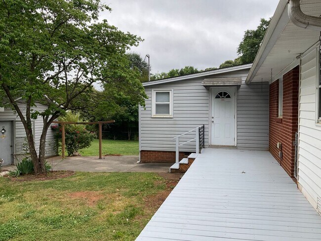 Foto del edificio - Available Now!!! Spacious Four bedroom home in Gastonia.