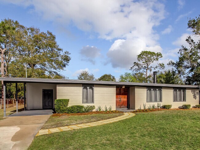 Foto del edificio - 8521 Howell Dr