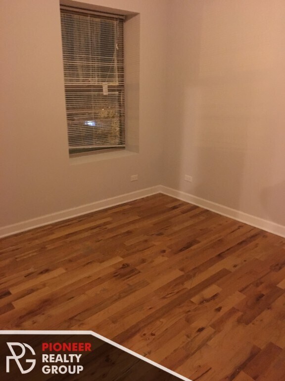 Foto principal - 2 Bed in Rogers Park! Great Location!