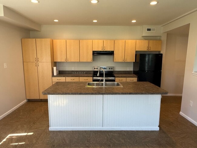 Building Photo - 2 Bd / 1 Bth Rehabbed Twin