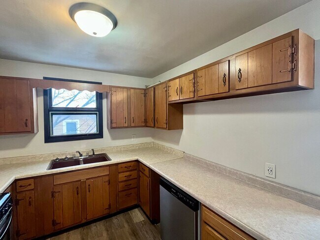 Foto del edificio - 136 Edwards St