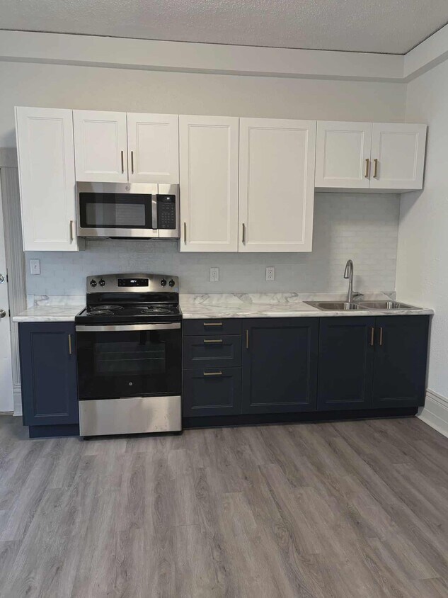 Foto principal - 1400 Central Ave