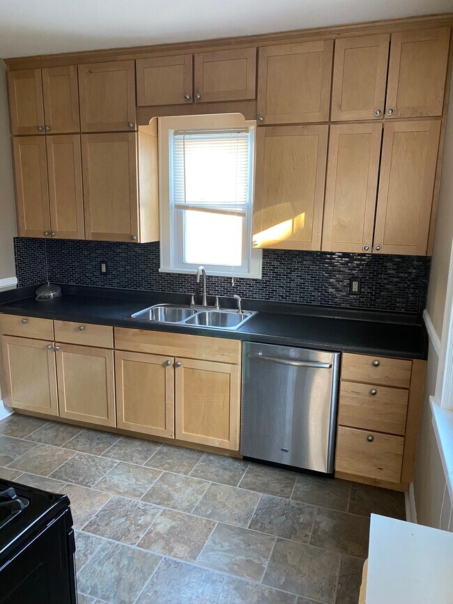 Kitchen - 1319 Lincoln Ave