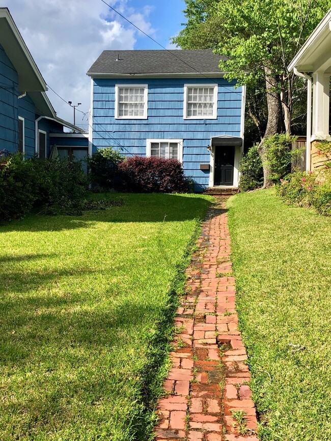 Building Photo - Spacious 1 Bed/2 Bath "Mother-In-Law" Suite in Belhaven!!!