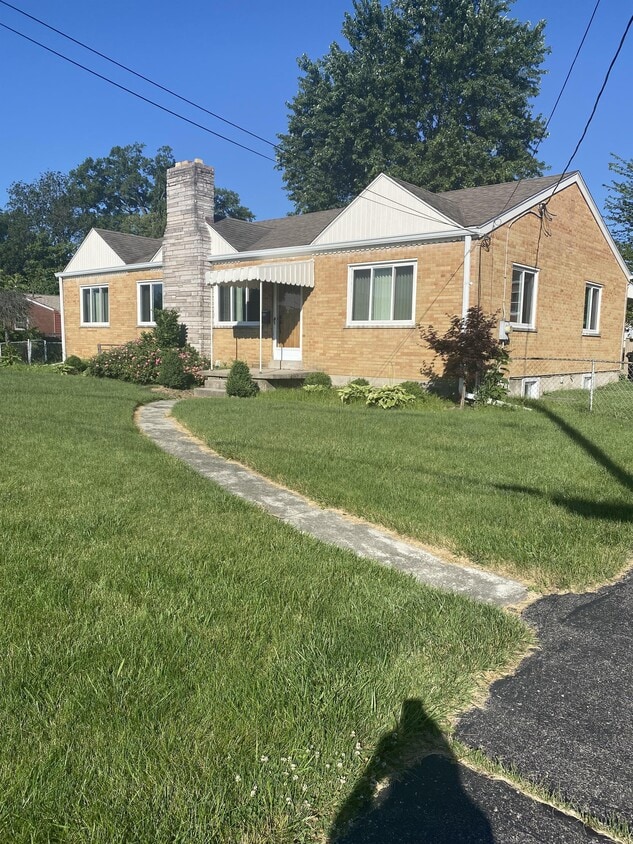 Primary Photo - 9515 Railroad Ave