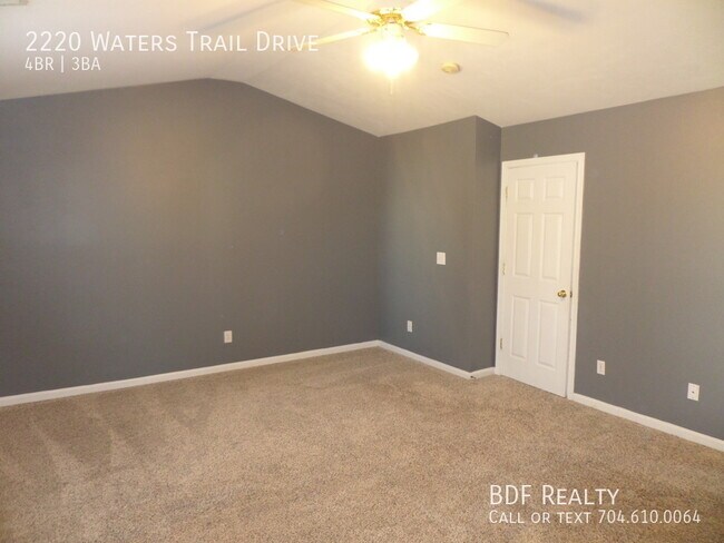 Foto del edificio - Great 4 BR/2.5 BA 2-Story home with 2-car ...