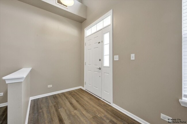 Foto del edificio - 2571 Hillsboro Blvd