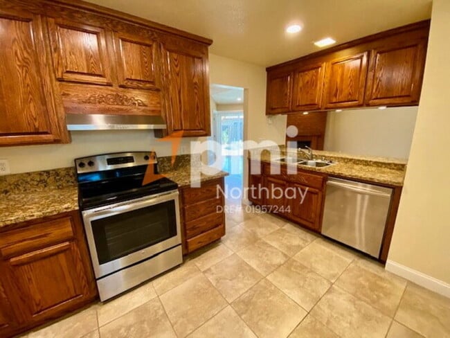 Building Photo - 609 Placer Ln