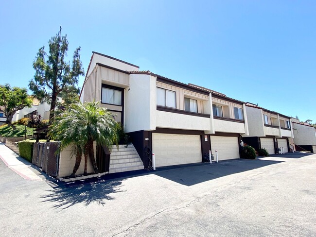 Building Photo - *Spacious updated townhouse in Monterey pa...