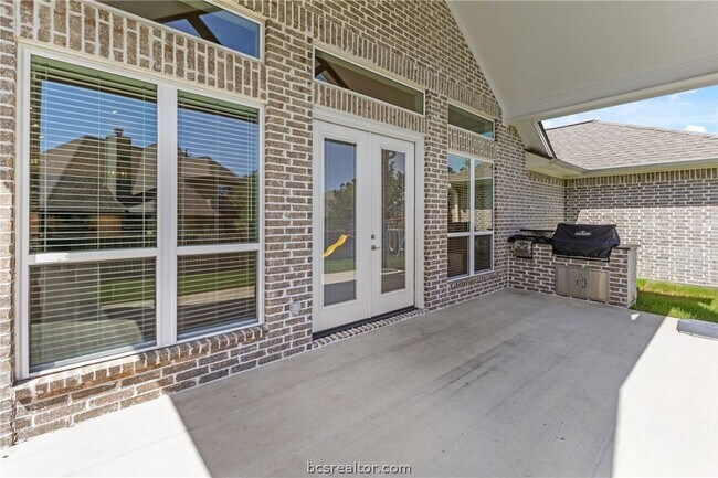 Foto del edificio - 4209 Downton Abbey Ave