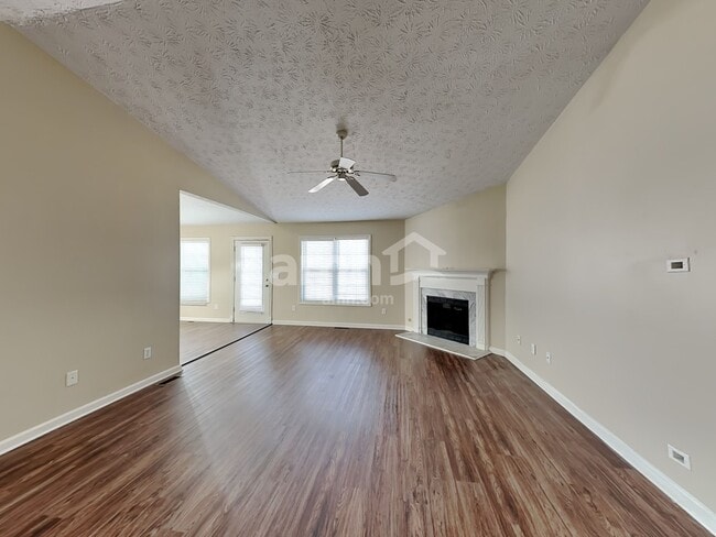 Foto del edificio - 275 Victoria Station Blvd NE