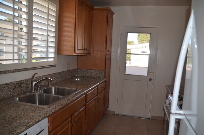 Foto del edificio - 8674 Chalmers Dr