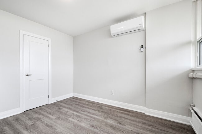 Den - 38 Dixington Crescent