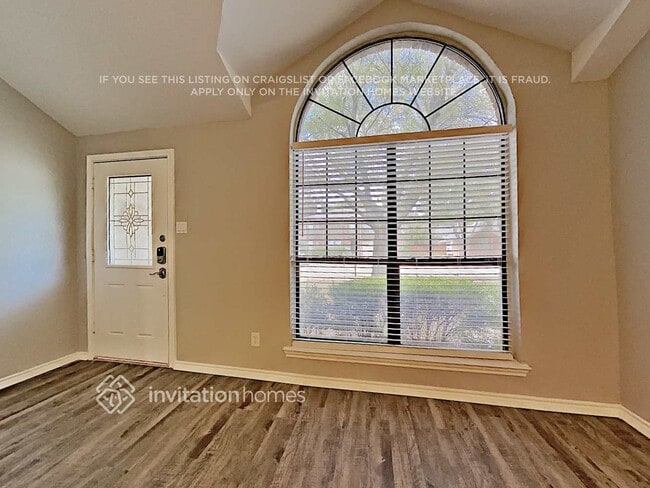 Building Photo - 2707 Fountainview Dr