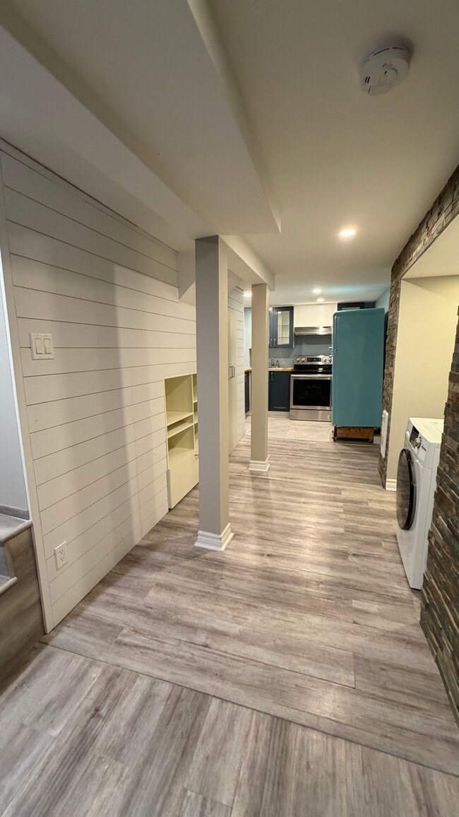 Building Photo - 135 Hawthorne Ave