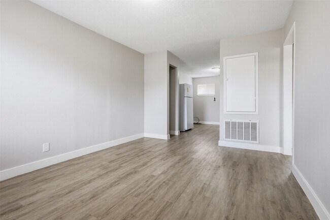 Foto del edificio - 7823 Glass St