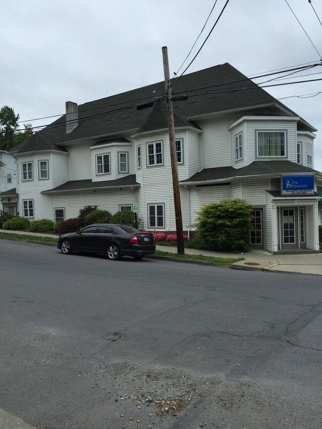 Exterior view of 2nd floor apartment - 1440 N Washington Ave