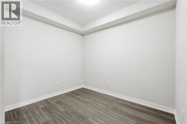 Building Photo - 870 Queenston Rd