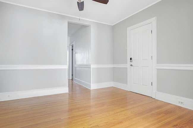 Building Photo - 128 Oak St