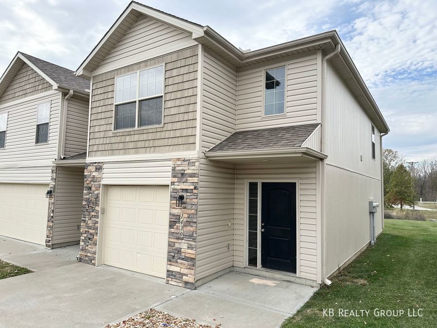 1430 NE Mary Ct, Grain Valley, MO 64029 Townhome Rentals in Grain Valley MO