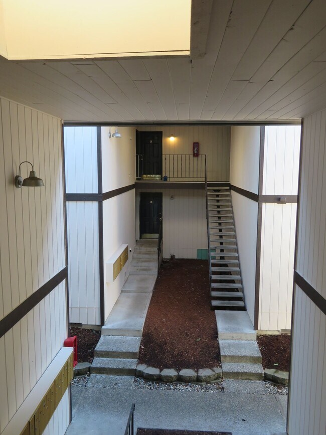 Building Photo - Fariway Apartments