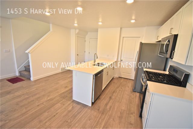 Building Photo - Brand New 3 Bedroom Santaquin Tonwhome! No...