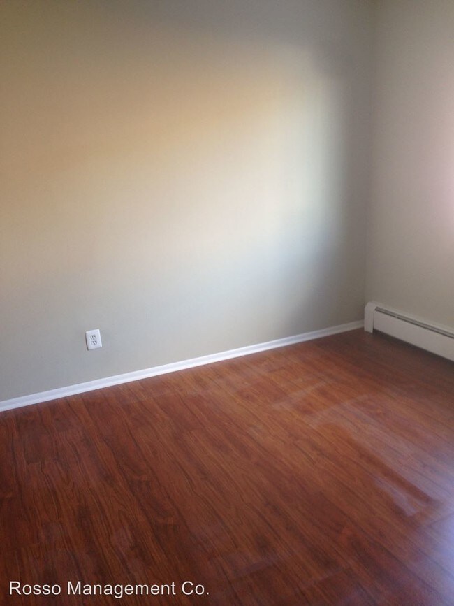 Foto del edificio - 2755 E Maple Rd