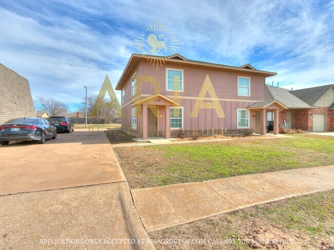 Building Photo - *639-641 Welston Cr.