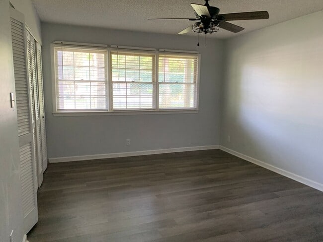 Foto del edificio - 1203 Tiffany Ln