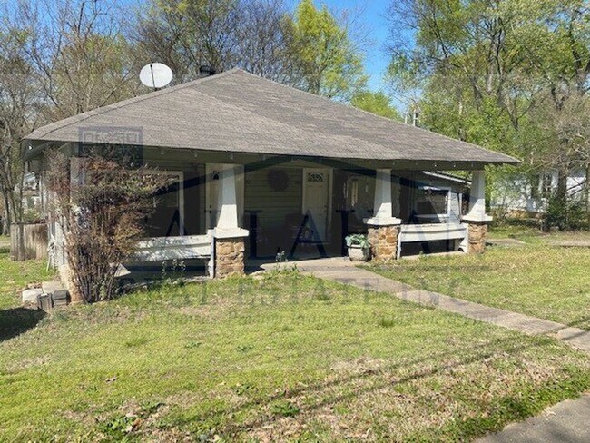 Building Photo - NLR 1 Bedroom Duplex
