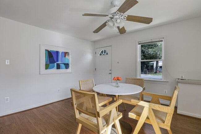 Building Photo - Charming 3 Bed 1 Bath Home Available Immed...