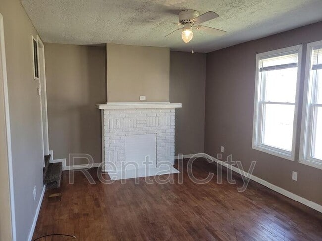 Building Photo - 116 N Sampson Ave