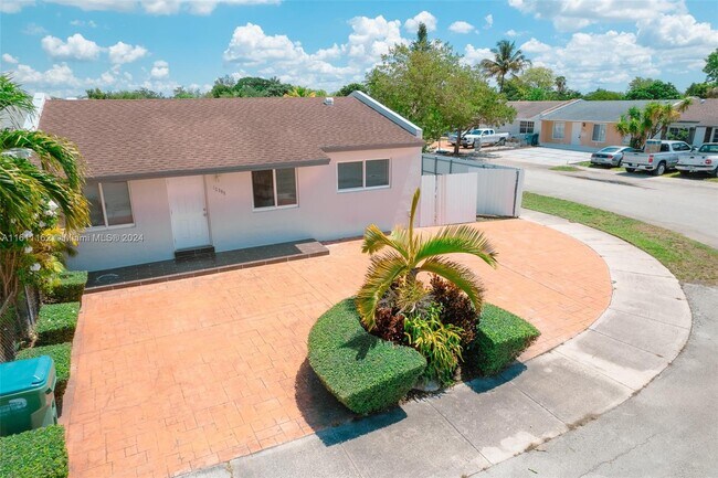 Building Photo - 12905 SW 49th St