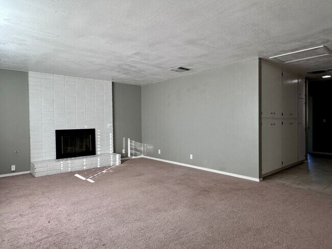 Foto del edificio - AVAILABLE IN NOW!!