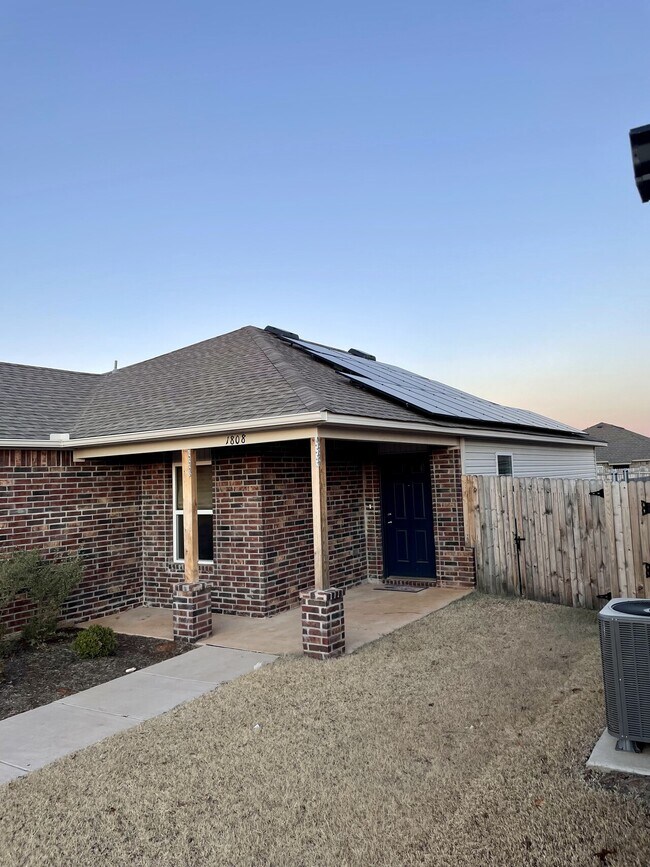 Building Photo - 1808 Hannah Ln