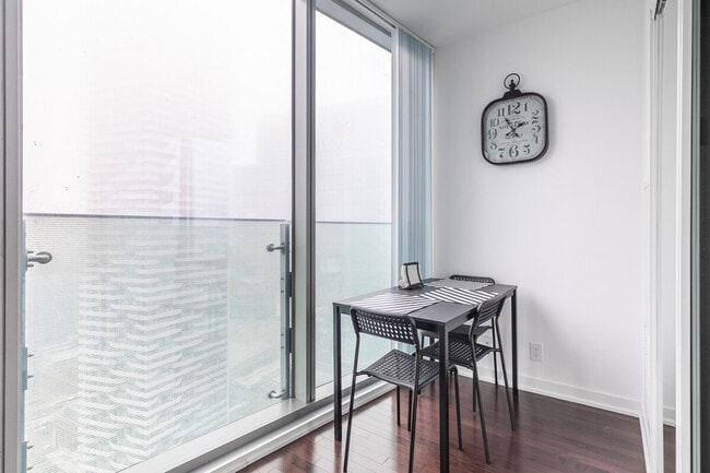 Building Photo - 17 Lower Simcoe St