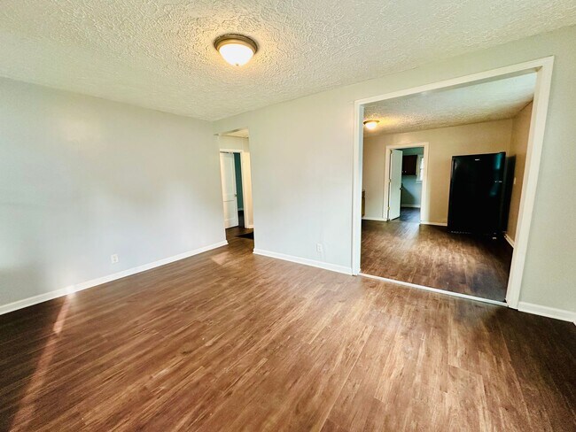 Foto del edificio - 2BR off Taylor Blvd with open floor plan *...