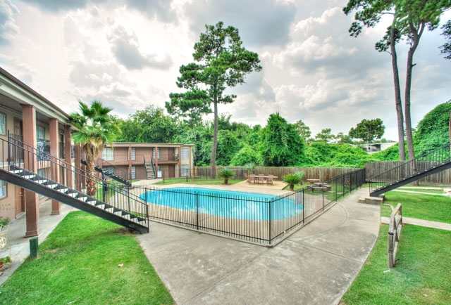 Piscina - Pointe Plaza Apartments