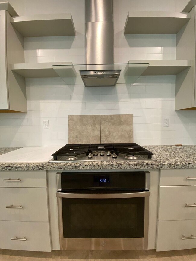 Foto del edificio - Beautiful 4 Bedroom Single Story Home in S...