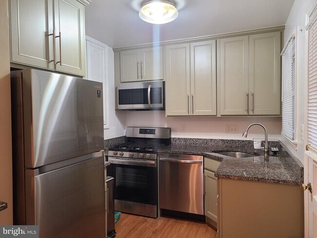 Foto del edificio - 10804 Drumm Ave