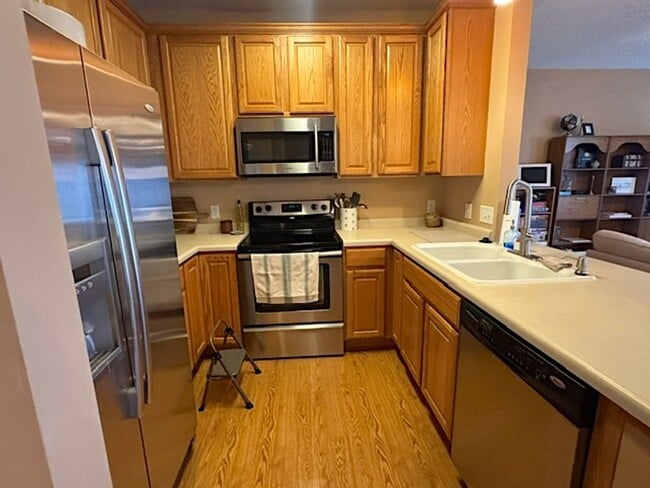Building Photo - BEAUTIFUL 2BD/1.5BA TOWNHOUSE IN PLYMOUTH