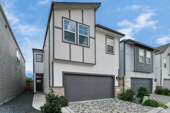 Building Photo - 8213 Rising Stream Dr